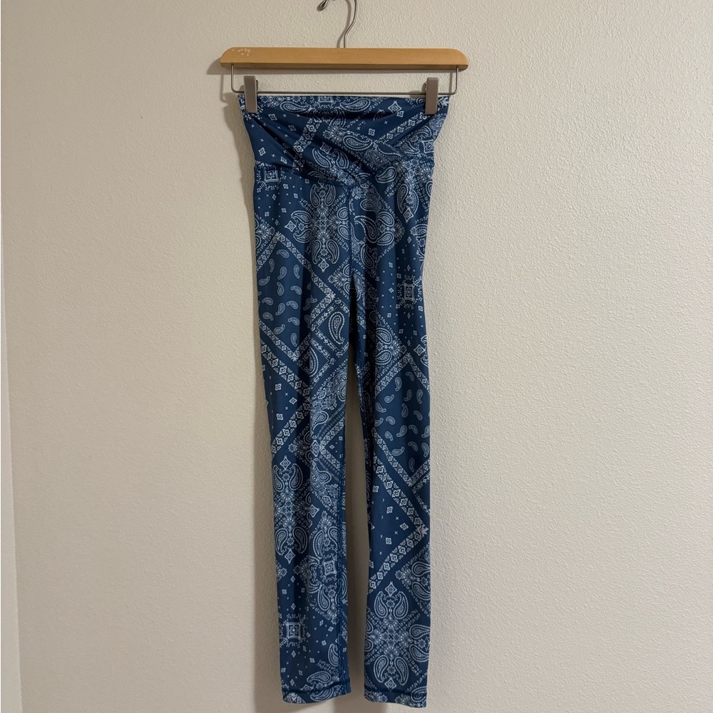 American Eagle Blue Paisley Bandana Leggings